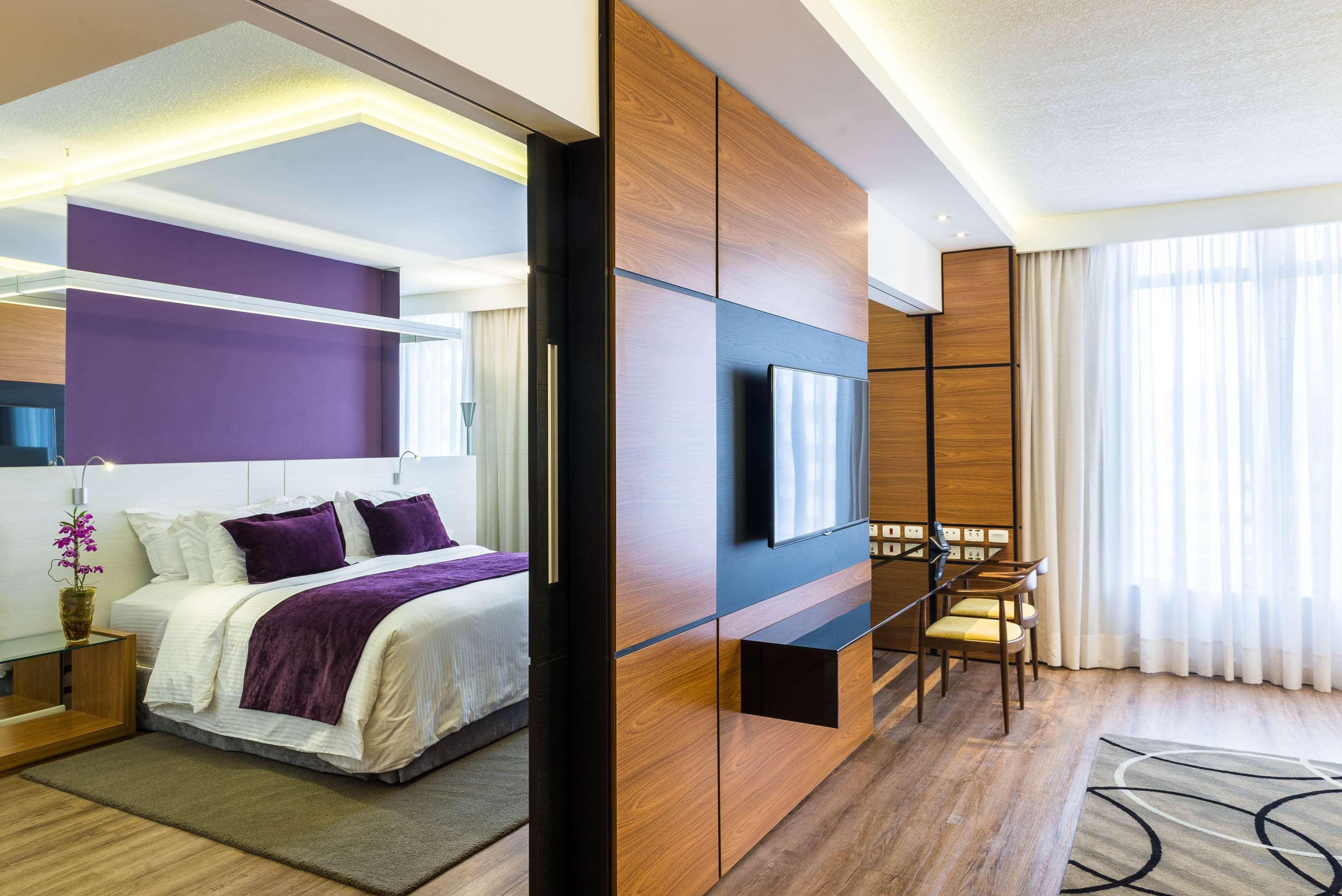 Radisson Hotel Curitiba Buitenkant foto A bedroom at the hotel
