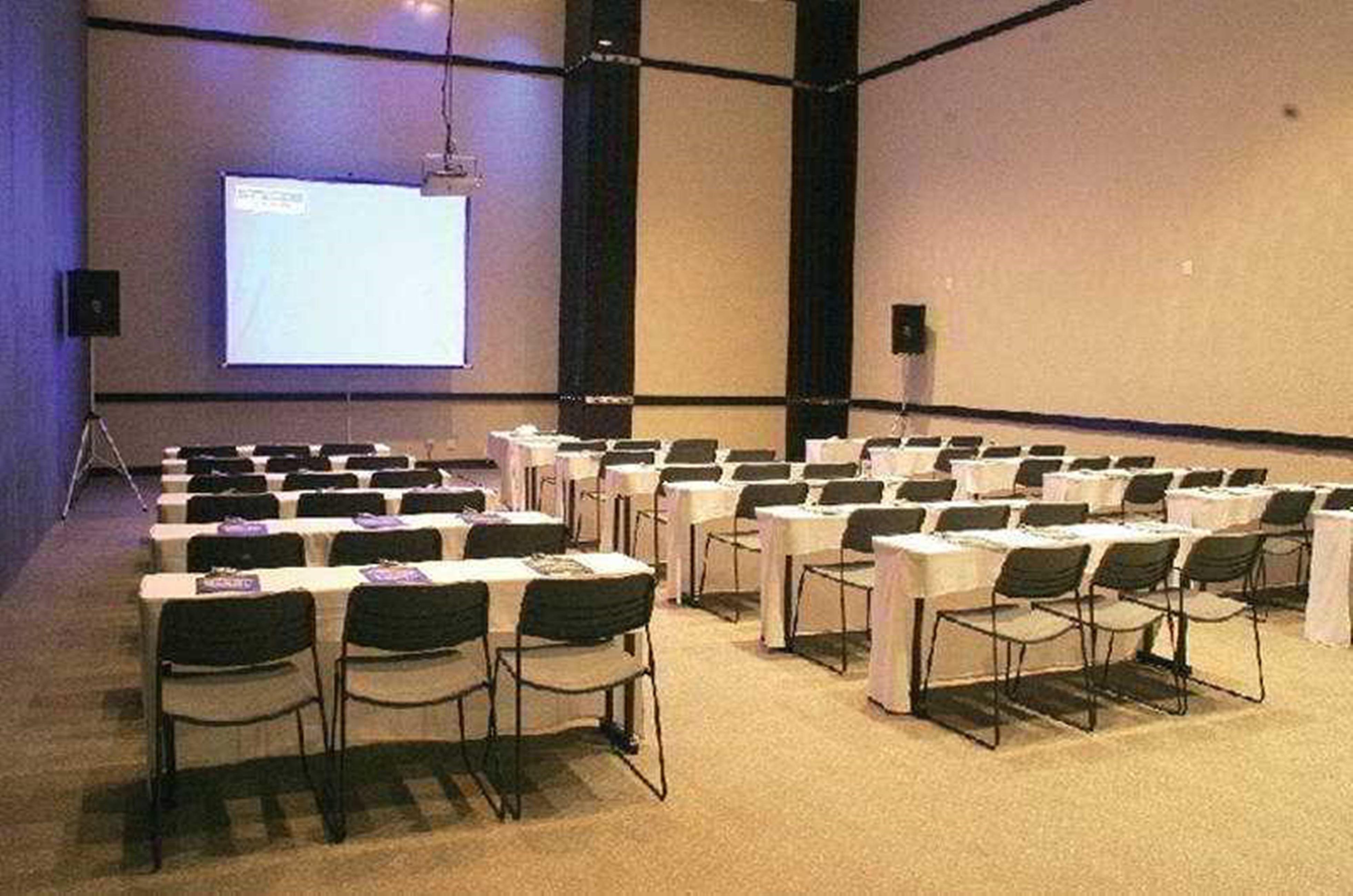 Radisson Hotel Curitiba Buitenkant foto The 2011 conference
