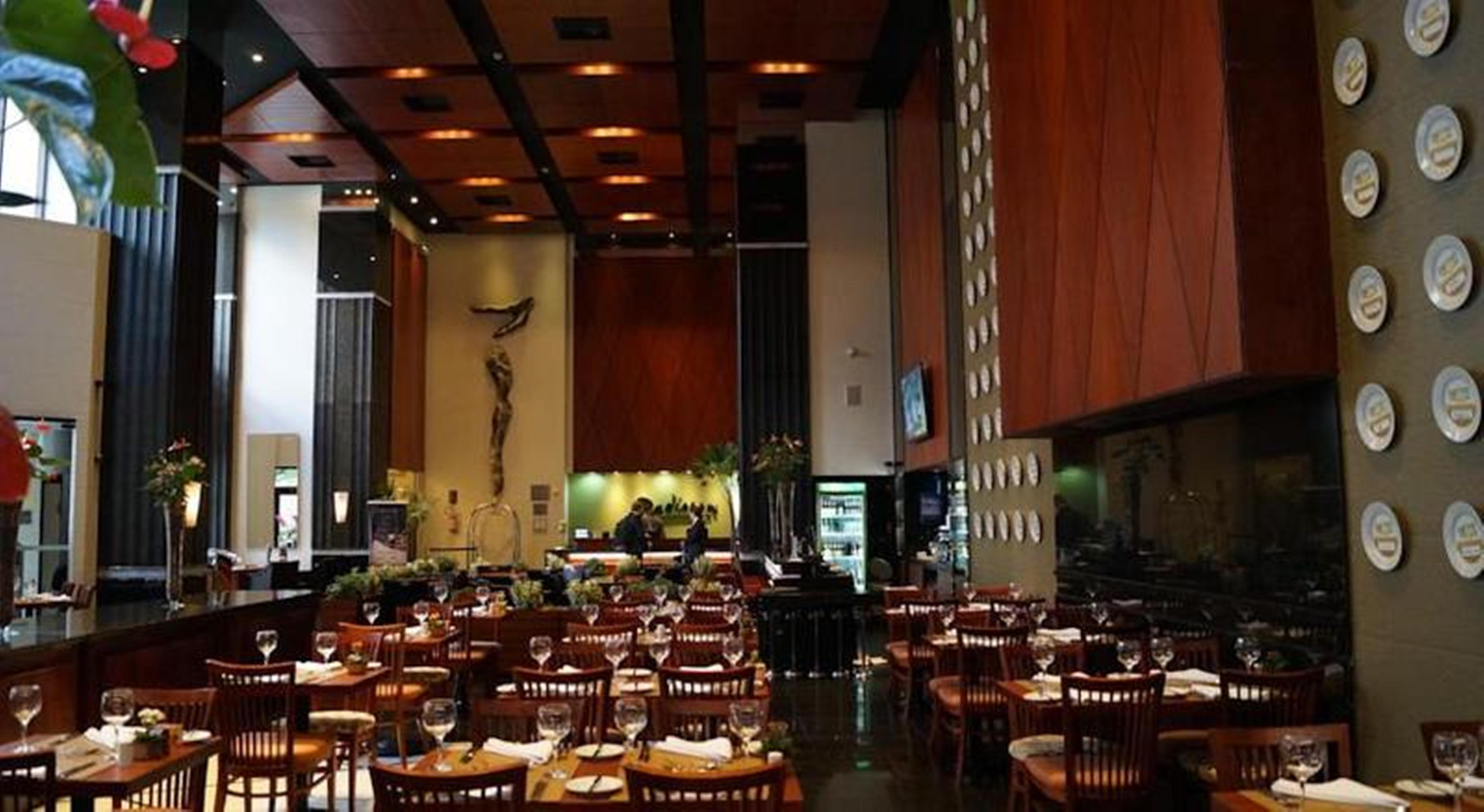 Radisson Hotel Curitiba Buitenkant foto Interior of the restaurant